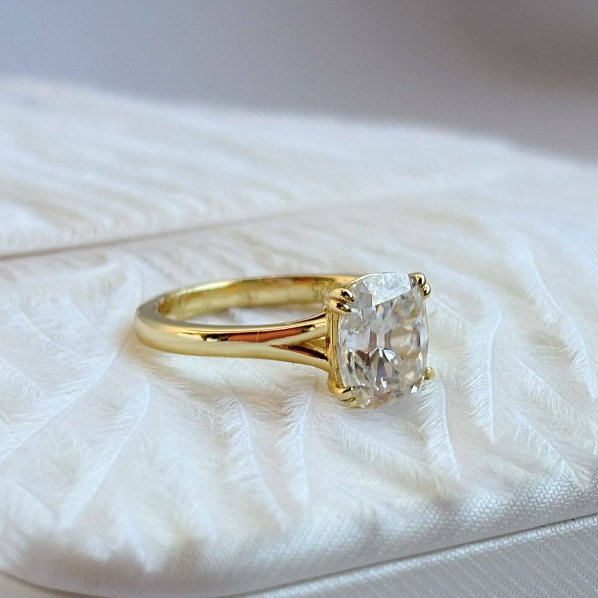 Anillo Donatella 14K Moissanita Cojín 3.0CT Con Certificado GRA - Imagen 7