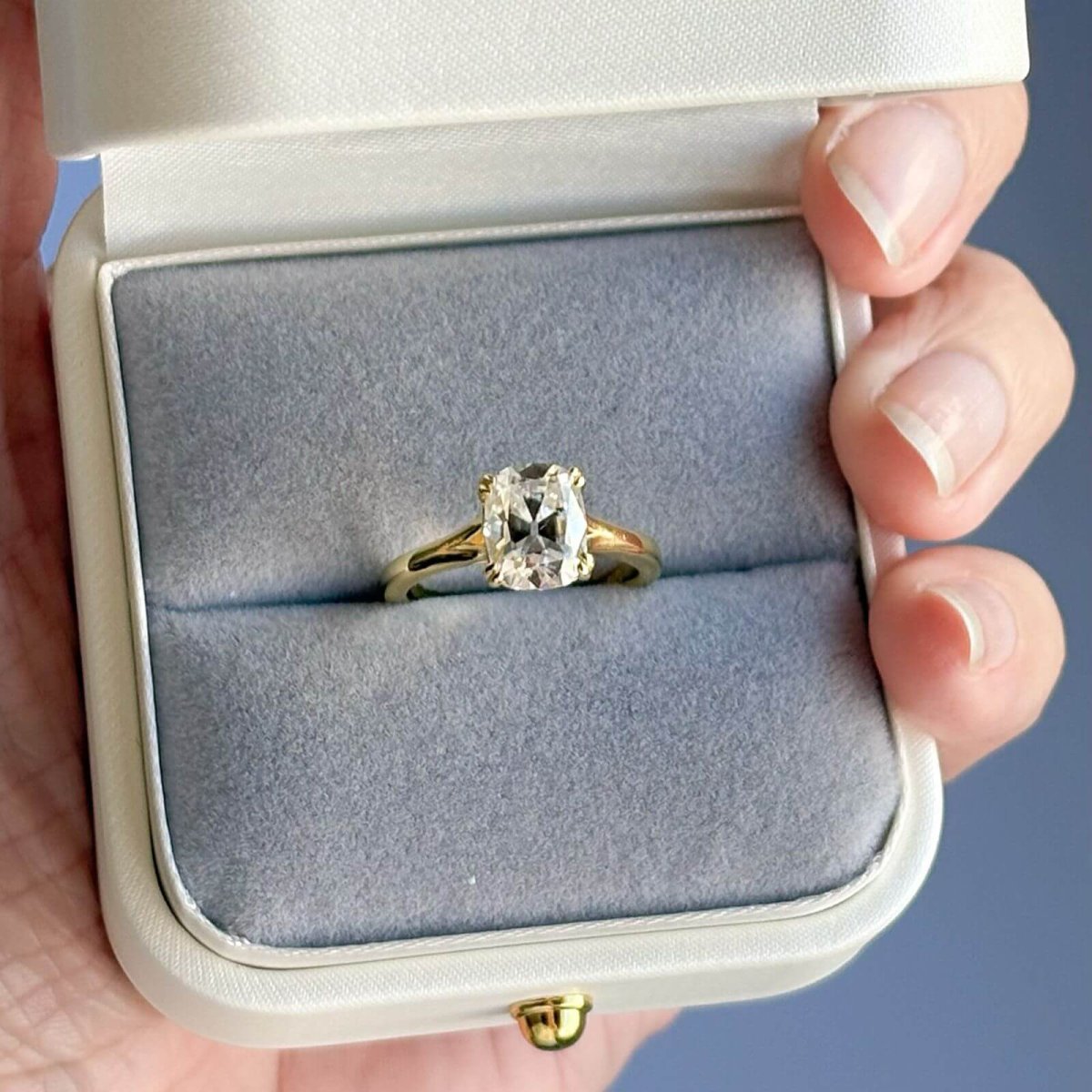 Anillo Donatella 14K Moissanita Cojín 3.0CT Con Certificado GRA - Imagen 9