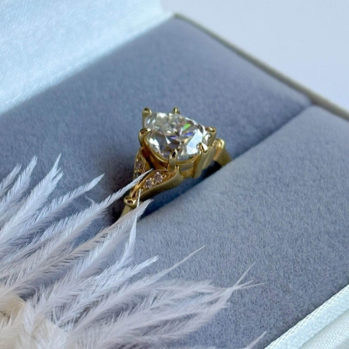 Anillo Alessia 10k Moisanita Pera 1.8ct Con Certificado GRA - Imagen 6