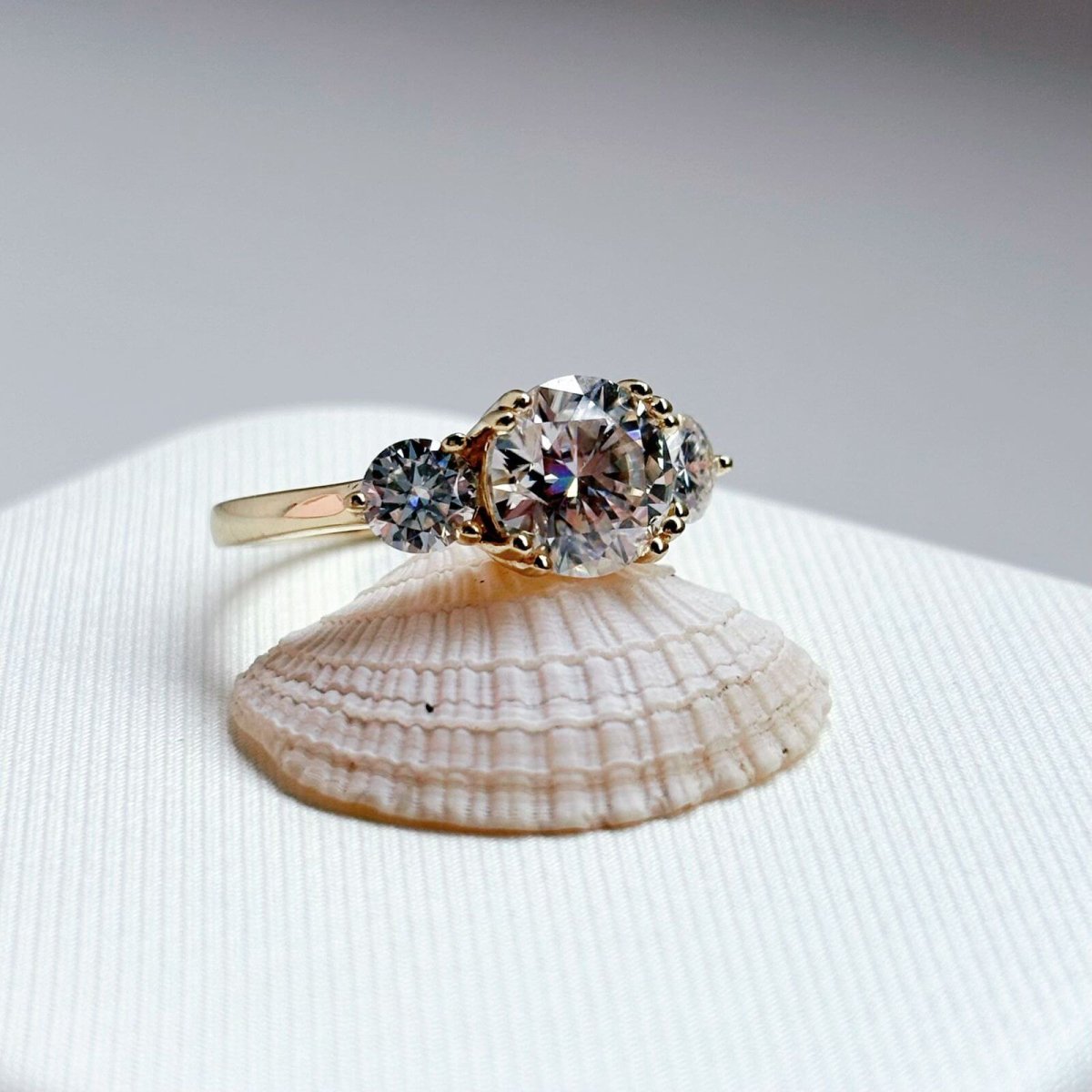 Anillo Belly 10K Moisanita 2.0CT Con Certificado GRA - Imagen 8