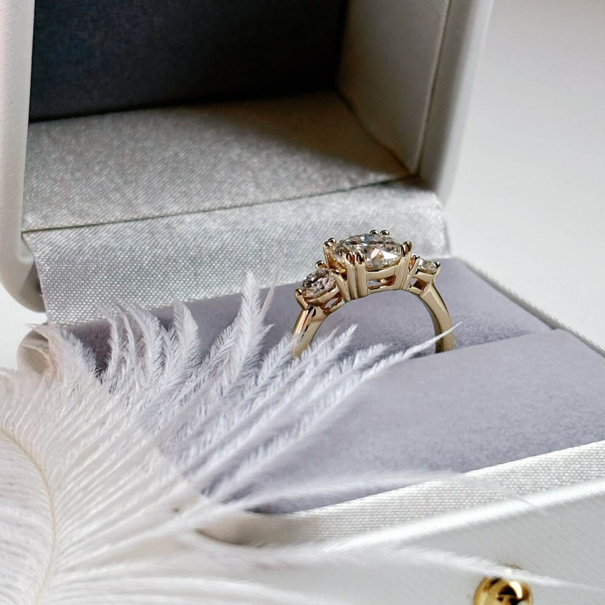 Anillo Belly 10K Moisanita 2.0CT Con Certificado GRA - Imagen 6