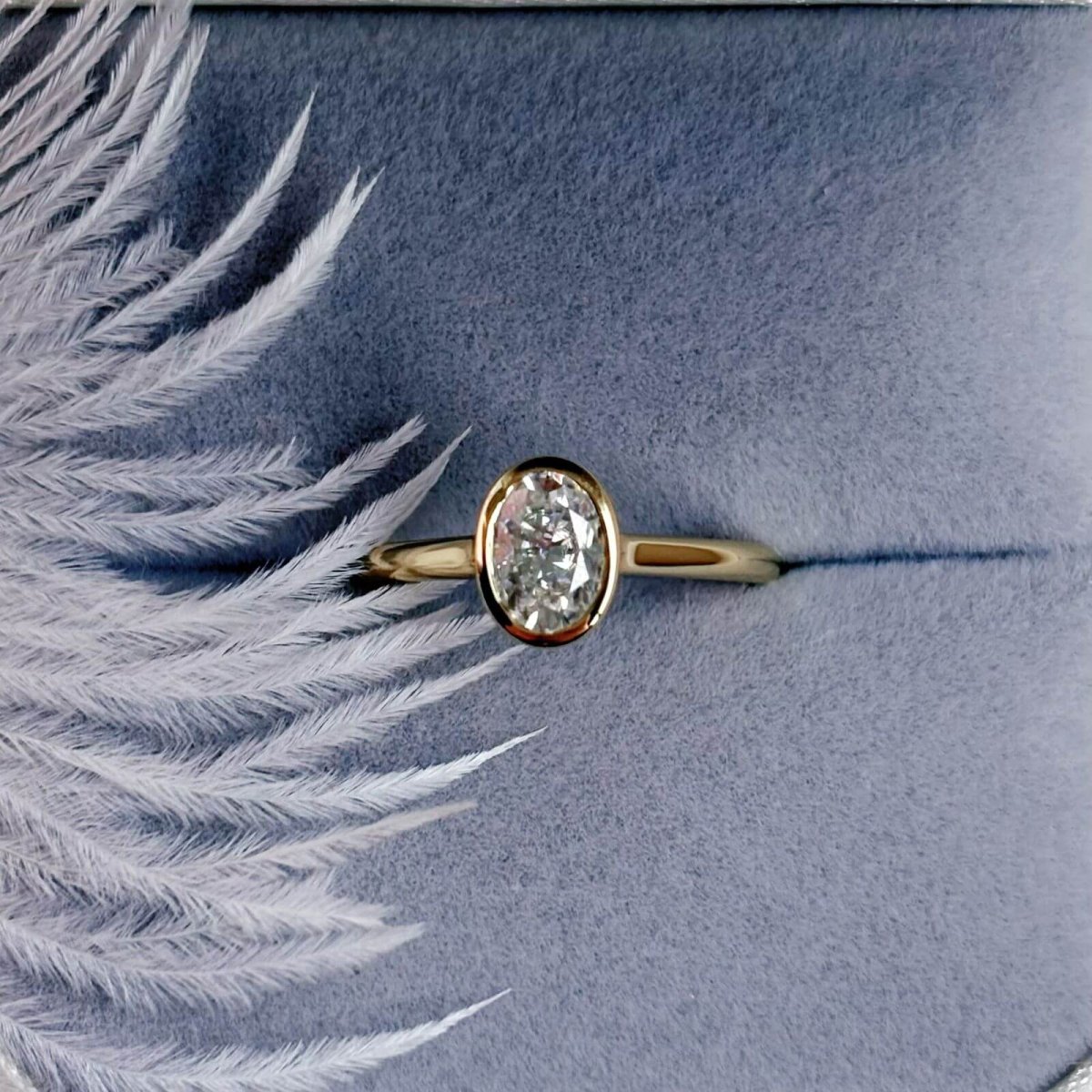 Anillo Leonora 10K Moisanita Oval 1.0CT Con Certificado GRA - Imagen 8