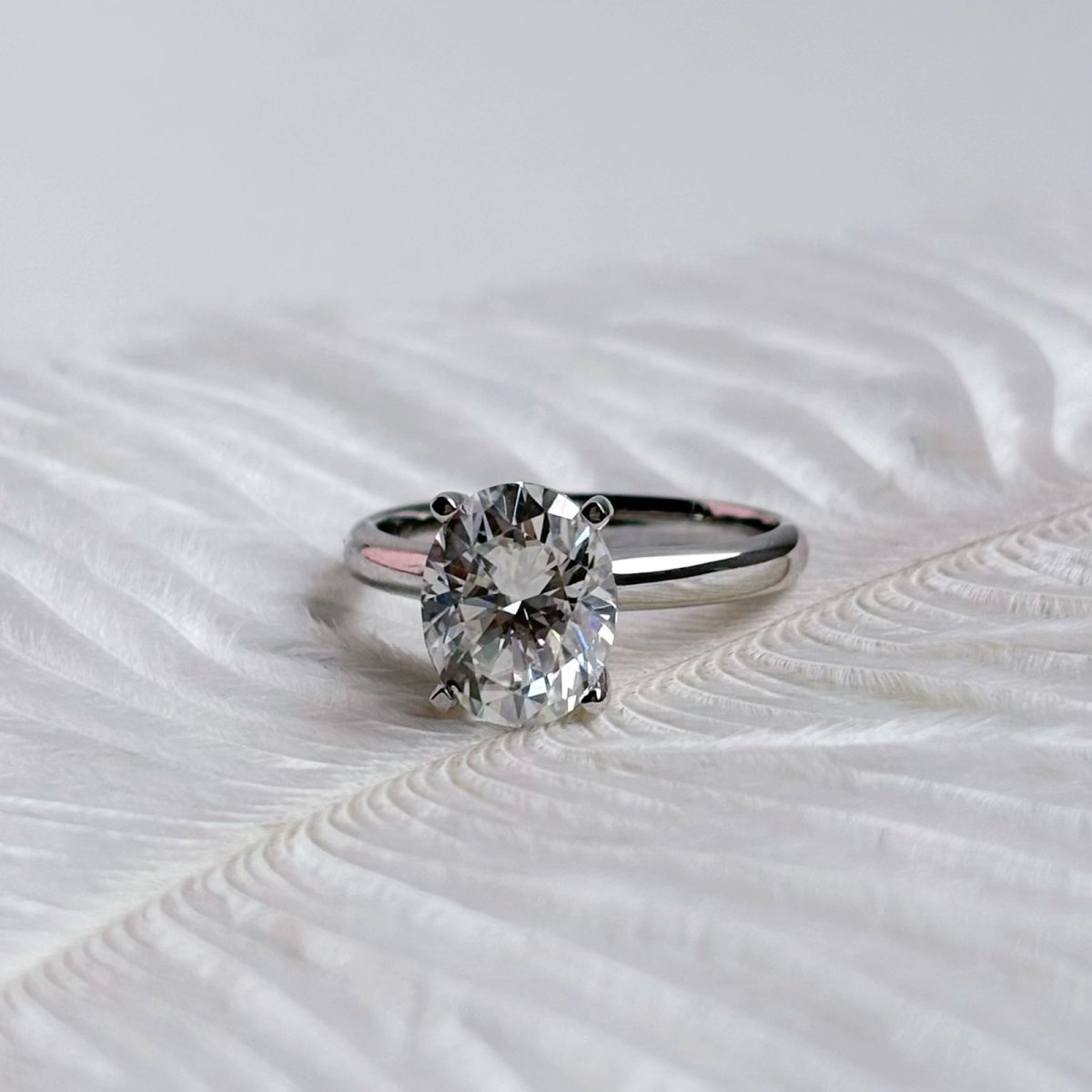 Anillo Ophelia 10K Moisanita Oval 3.0CT Con Certificado GRA - Imagen 6