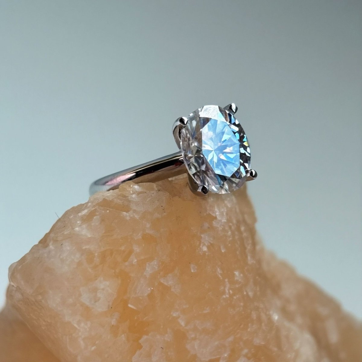 Anillo Ophelia 10K Moisanita Oval 3.0CT Con Certificado GRA - Imagen 8