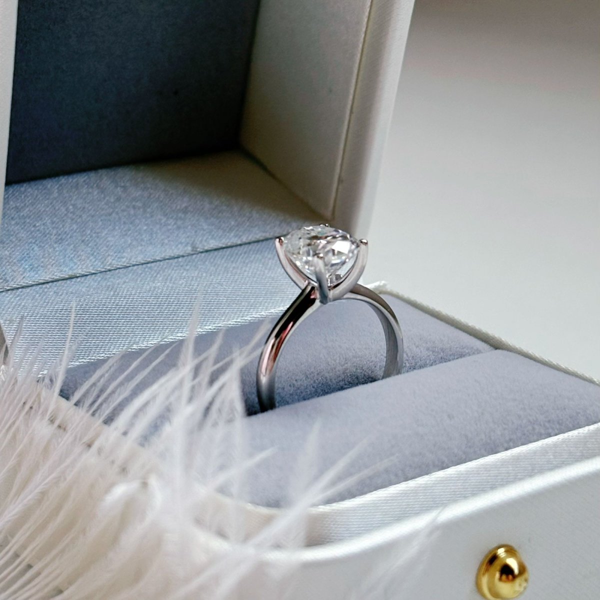 Anillo Ophelia 10K Moisanita Oval 3.0CT Con Certificado GRA - Imagen 7