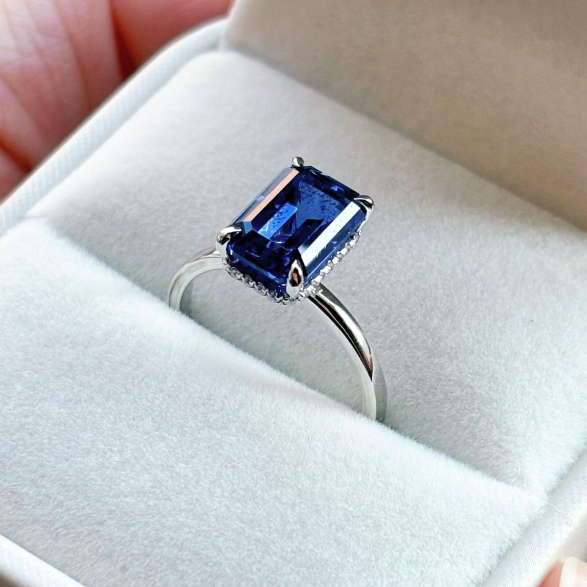Anillo Anastasia 14K Zafiro De Laboratorio Corte Esmeralda 3.0CT - Imagen 5