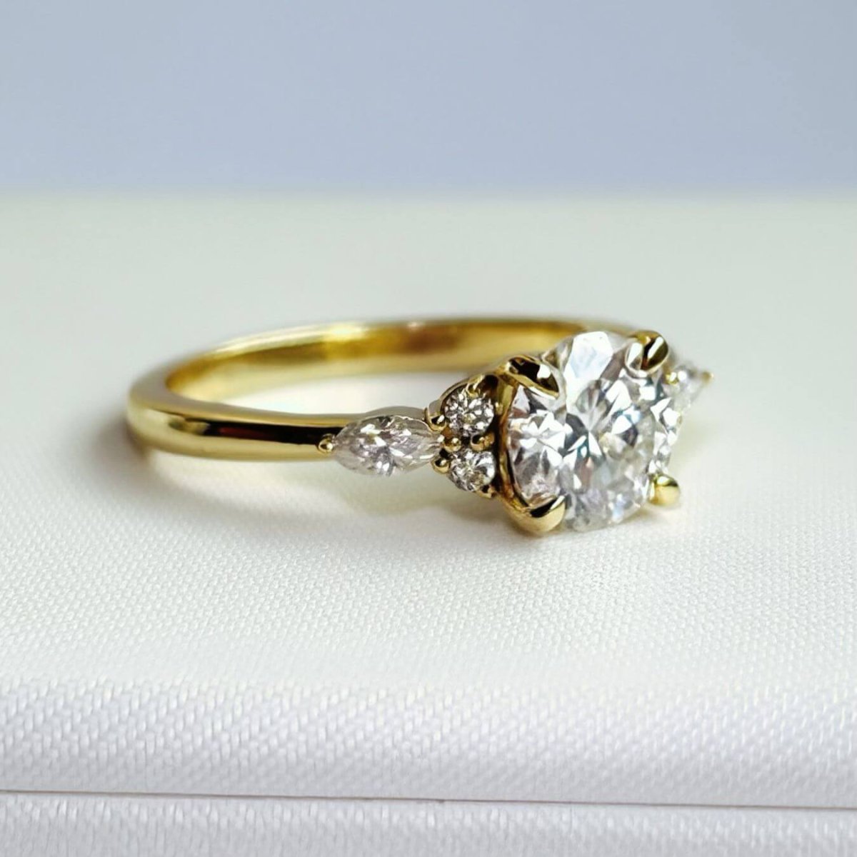 ANILLO AURORA MOISANITA 1.0CT CON CERTIFICADO GRA