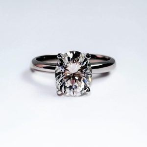 Anillo Ophelia 10K Moisanita Oval 3.0CT Con Certificado GRA