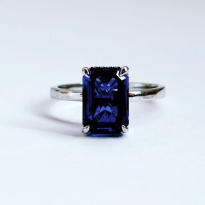 Anillo Anastasia 14K Zafiro De Laboratorio Corte Esmeralda 3.0CT