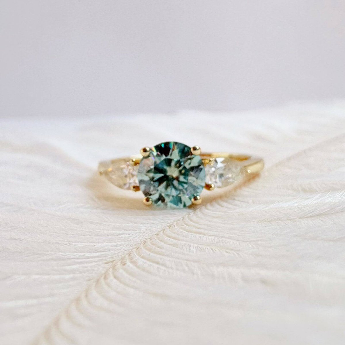 Anillo Serena 10K Moisanita Cyan 1.0ct Con Cerfificado GRA - Imagen 4
