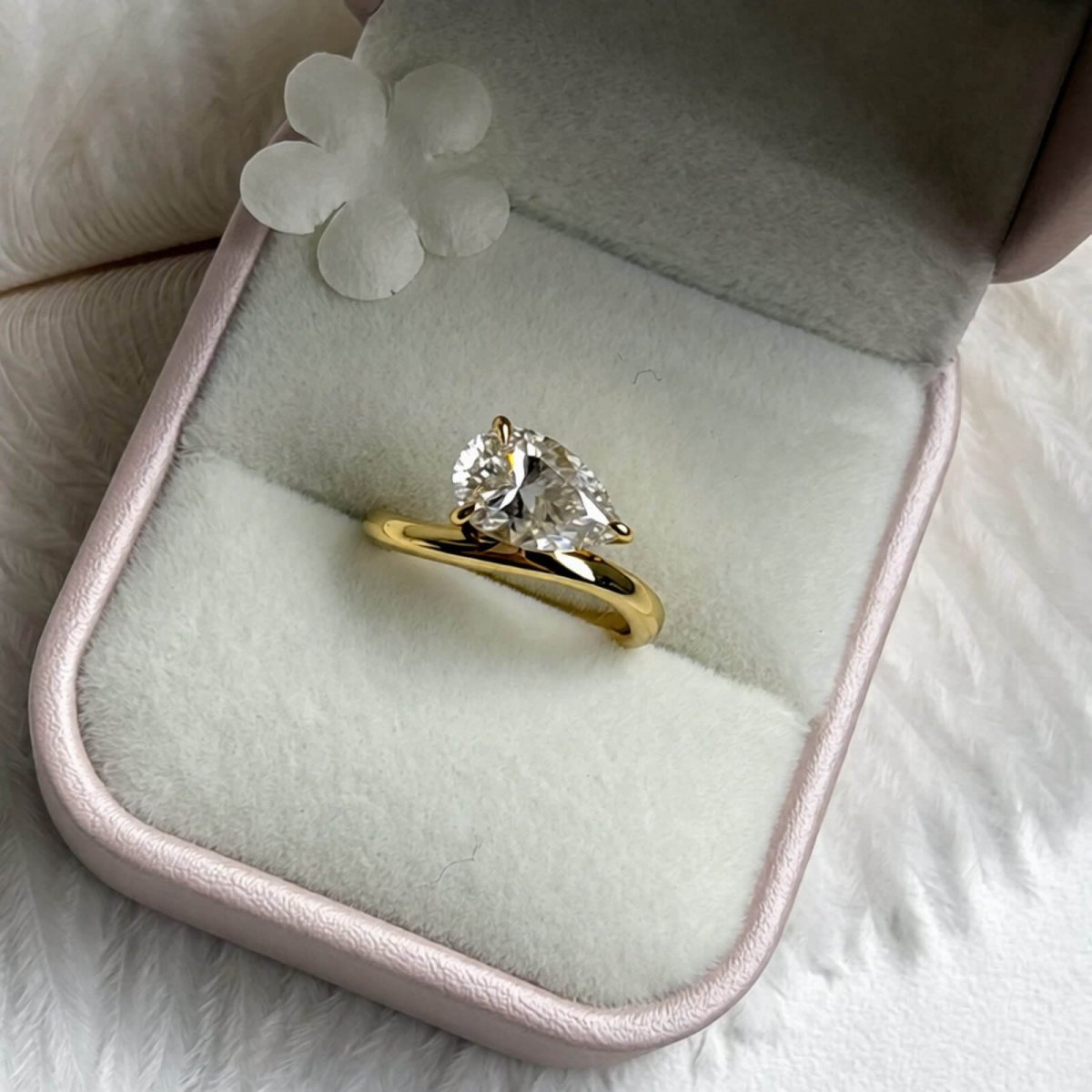 Anillo Danesa 10K Moisanita Pera 3.0CT Con Certificado GRA - Imagen 7