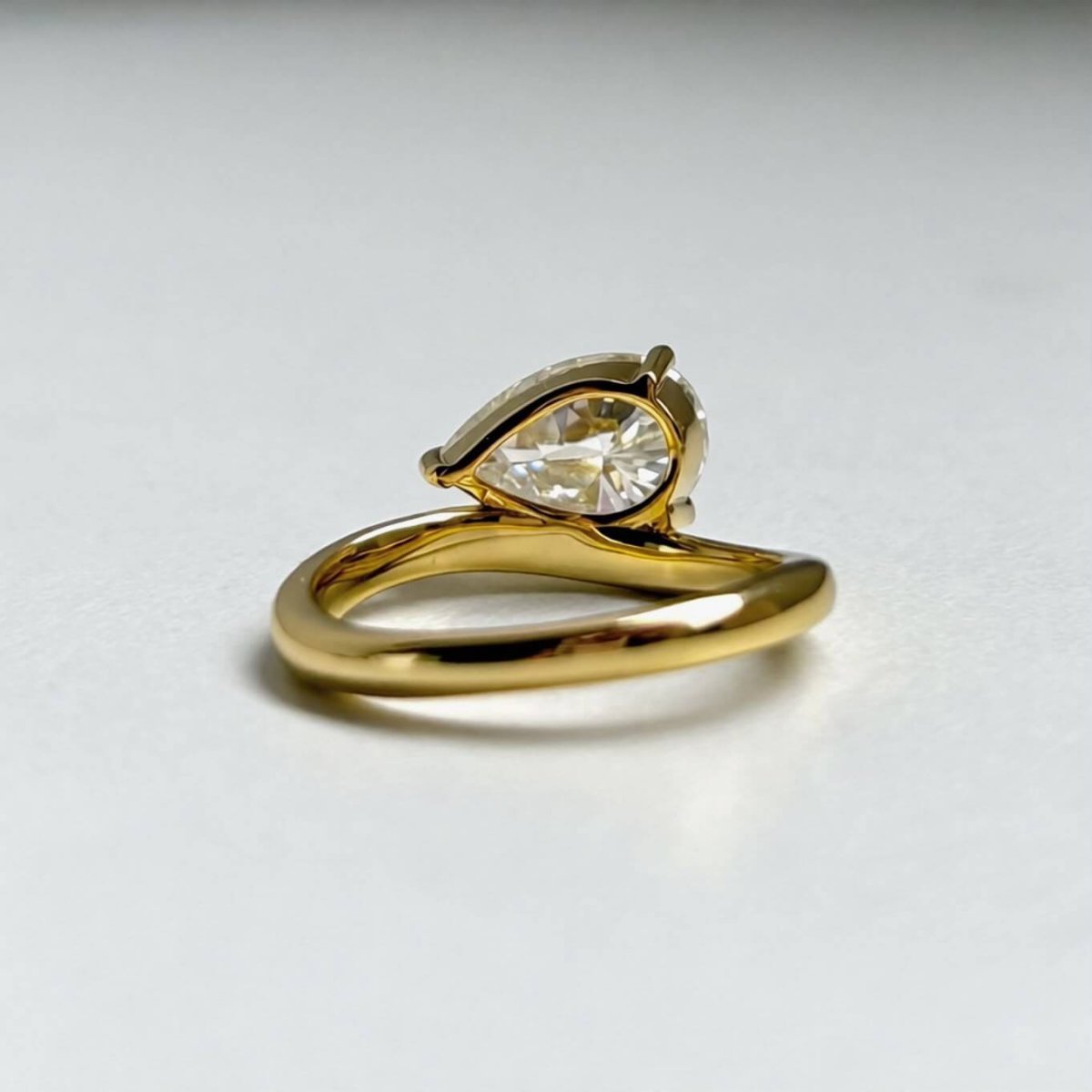 Anillo Danesa 10K Moisanita Pera 3.0CT Con Certificado GRA - Imagen 5