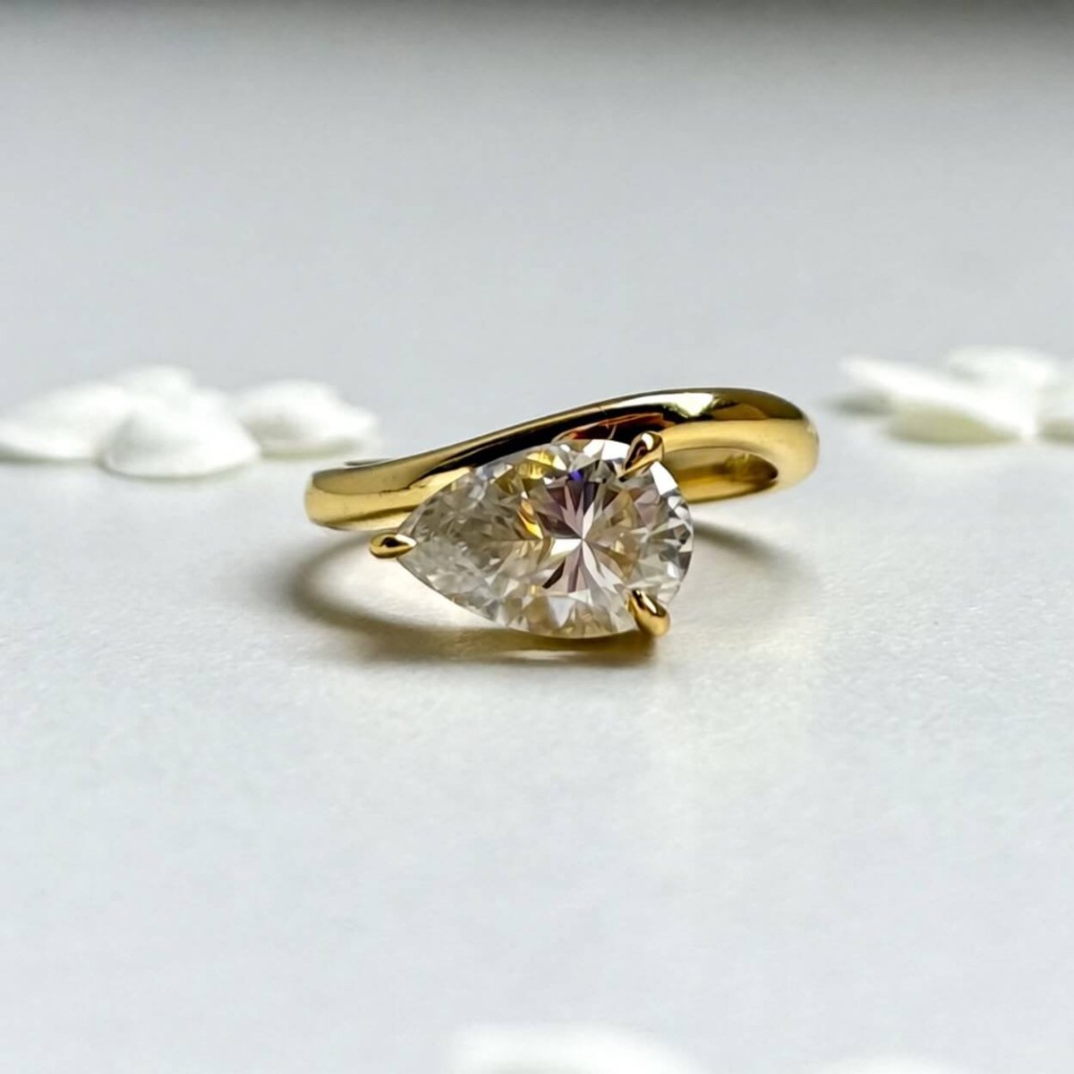 Anillo Danesa 10K Moisanita Pera 3.0CT Con Certificado GRA - Imagen 4