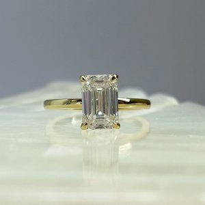 Anillo Hanna 10k moisanita esmeralda 2.5ct con certificado GRA