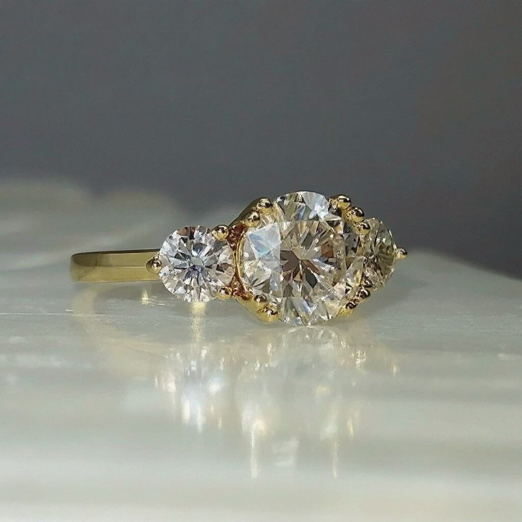 Anillo Belly 10K Moisanita 2.0CT Con Certificado GRA - Imagen 3