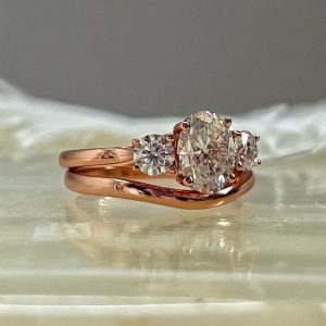 Anillo Grace moisanita oval 1.5ct con certificado GRA