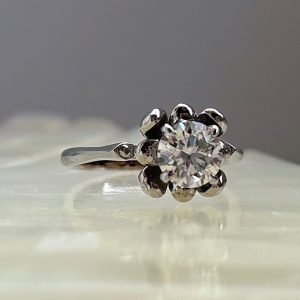Anillo Fleur 14k moisanita 1.0ct con certificado GRA