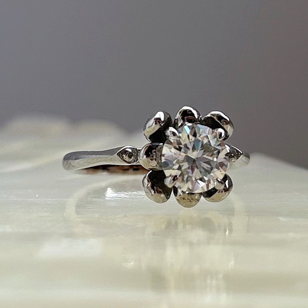 Anillo Fleur 14k moisanita 1.0ct con certificado GRA