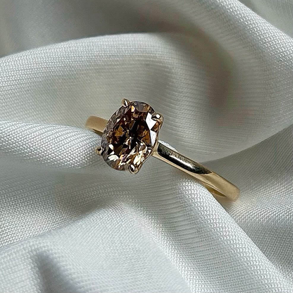 Anillo Dakota 10k Moisanita Champán Oval 1.5ct Con Certificado GRA - Imagen 3