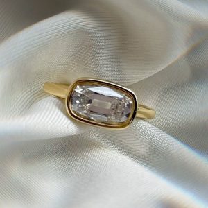 Anillo Zendaya 10K Moisanita OMC 2.0CT Con Certificado GRA