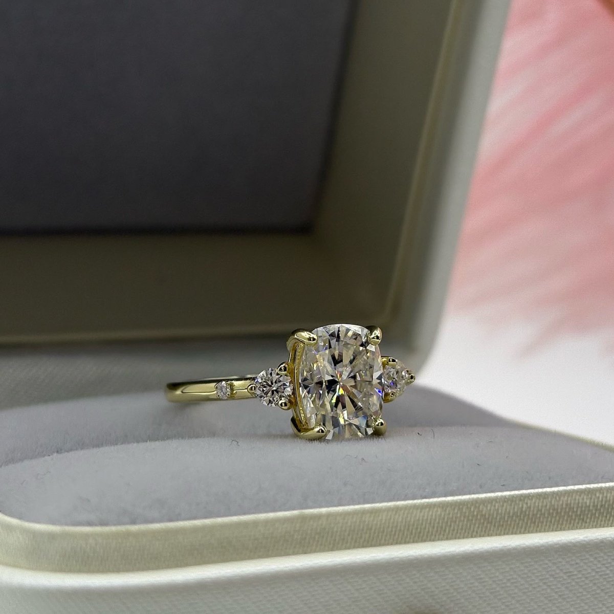 Anillo Adhara 14K Moisanita Cojín 3.0CT Con Certificado GRA - Imagen 3