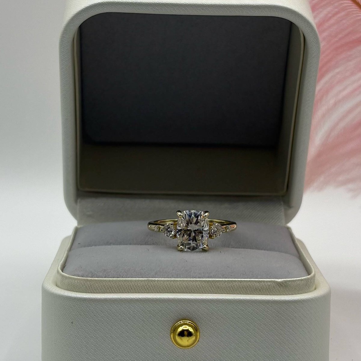 Anillo Adhara 14K Moisanita Cojín 3.0CT Con Certificado GRA - Imagen 4