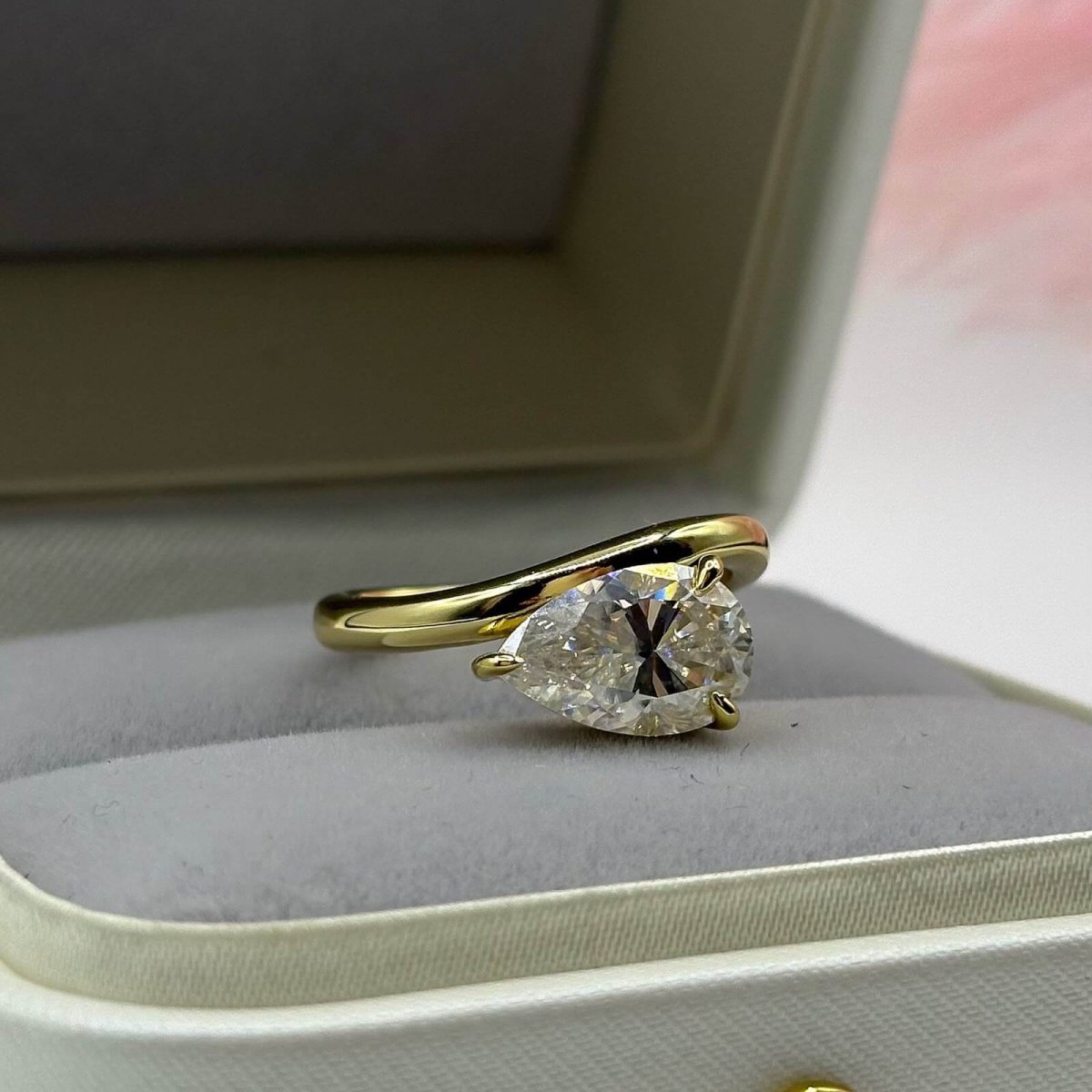 Anillo Danesa 10K Moisanita Pera 3.0CT Con Certificado GRA - Imagen 6