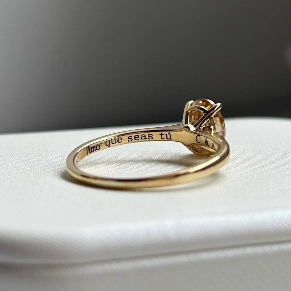 Anillo Dakota 10k Moisanita Champán Oval 1.5ct Con Certificado GRA - Imagen 4