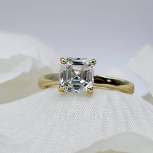 Anillo Danielle 10k moisanita assher 1.5ct con certificado GRA