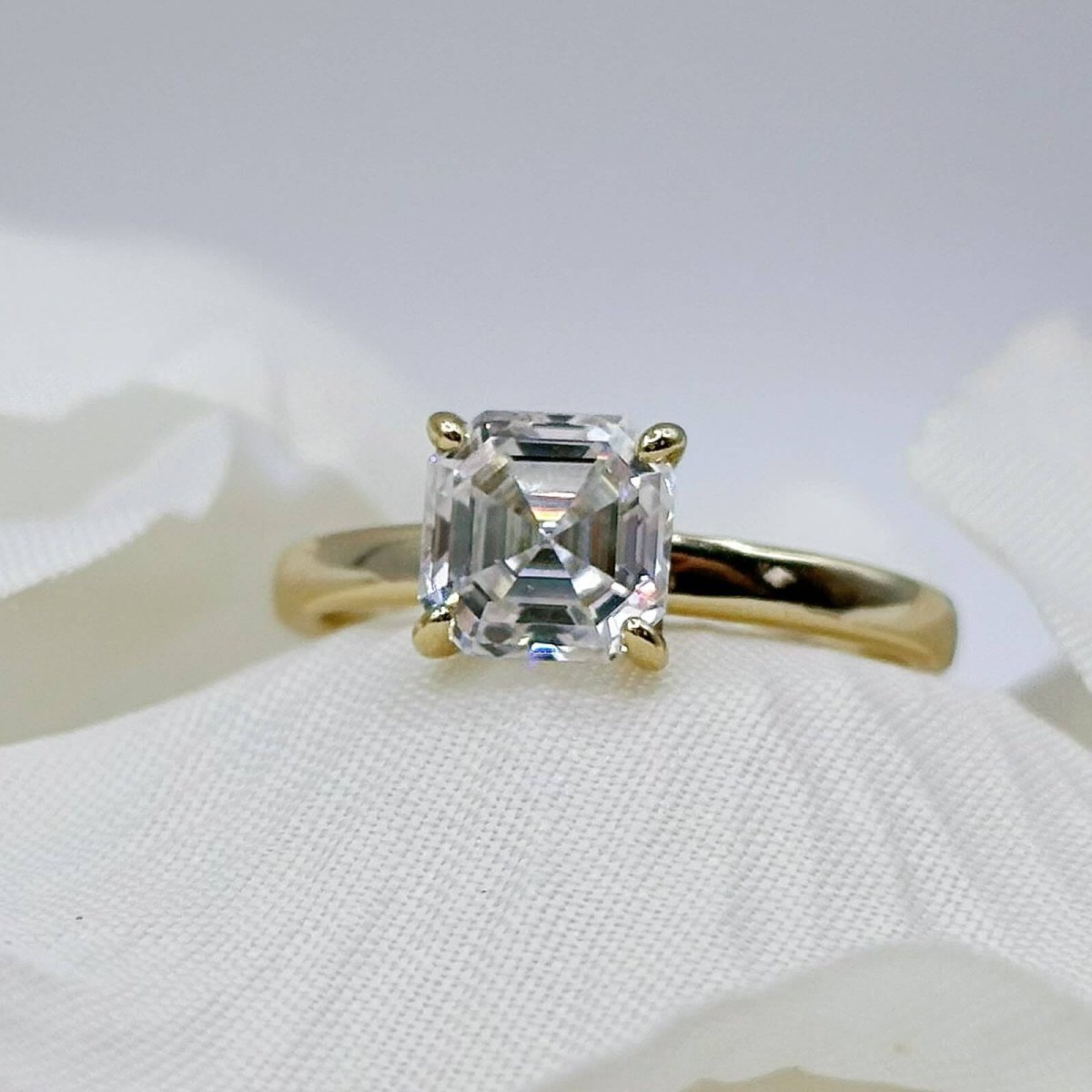 Anillo Danielle 10k moisanita assher 1.5ct con certificado GRA