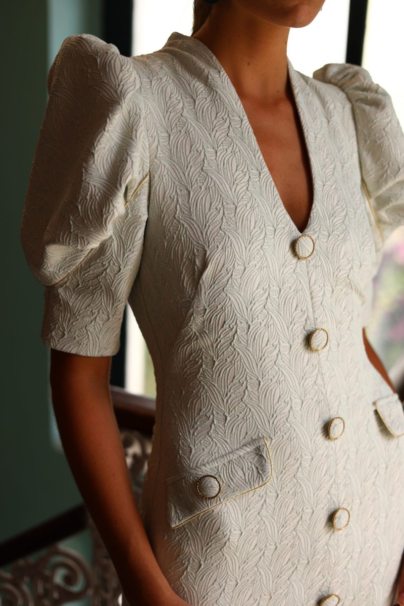 Vestido con escote y manga original - Imagen 4