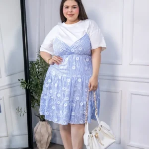 Vestido Curvy Midi Escalonado Rayas y Flores Azul Cielo