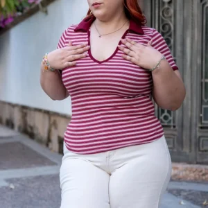 Blusa Polo Curvy Rayas Tinto Manga Corta Cuello V