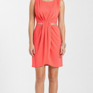 Vestido corto con frunce en cintura