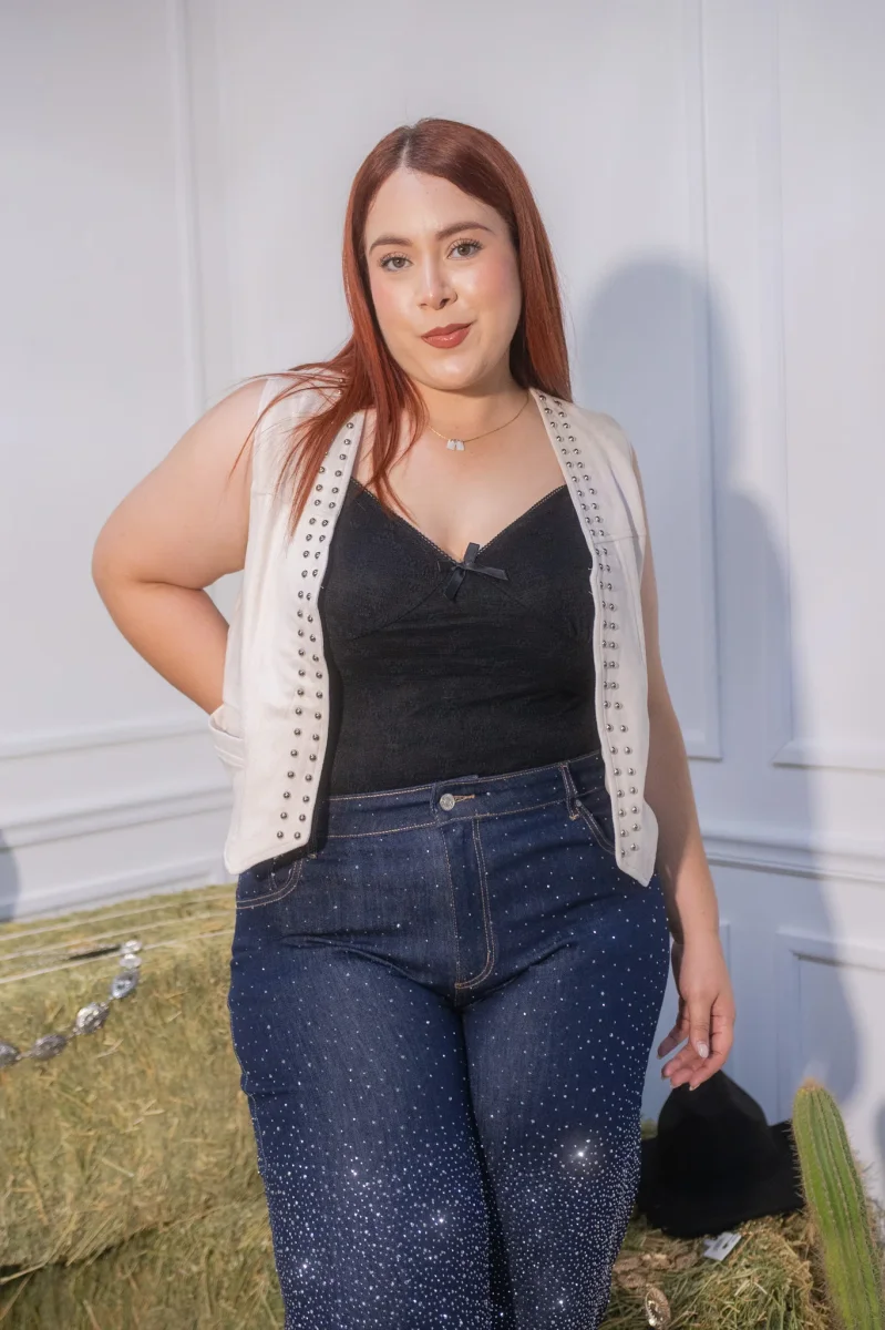 Blusa Curvy Tirantes Moño Negro Elegante - Imagen 4