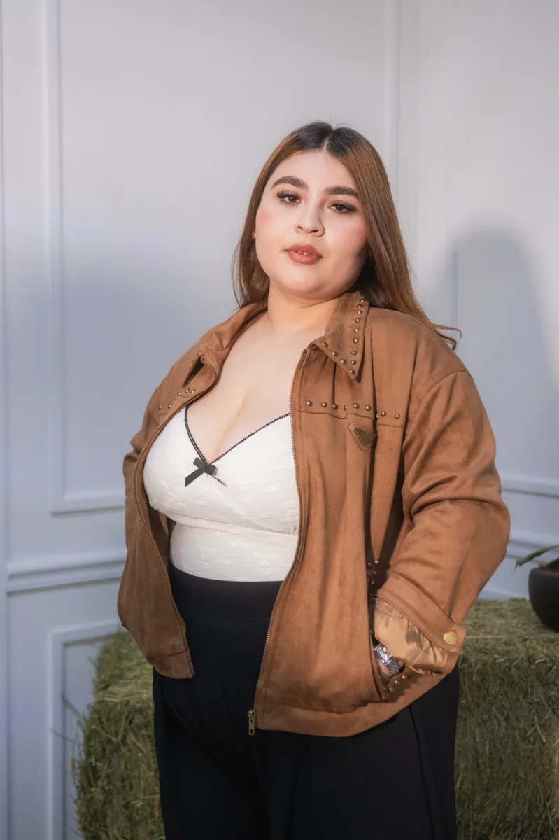 Blusa Curvy Tirantes con Moño Ivory Femenina Romántica - Imagen 4