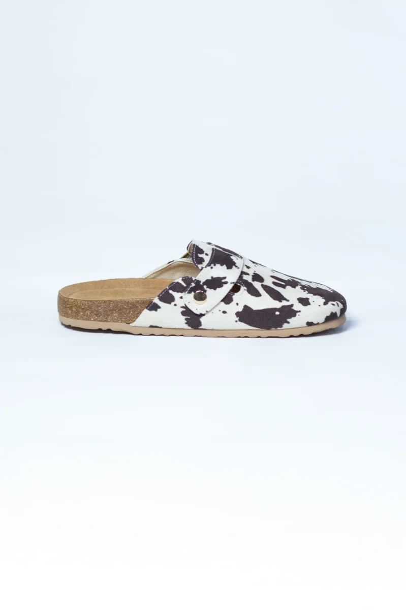 Zuecos Hebilla Cow Print Tendencia Plus-Friendly Statement - Imagen 3
