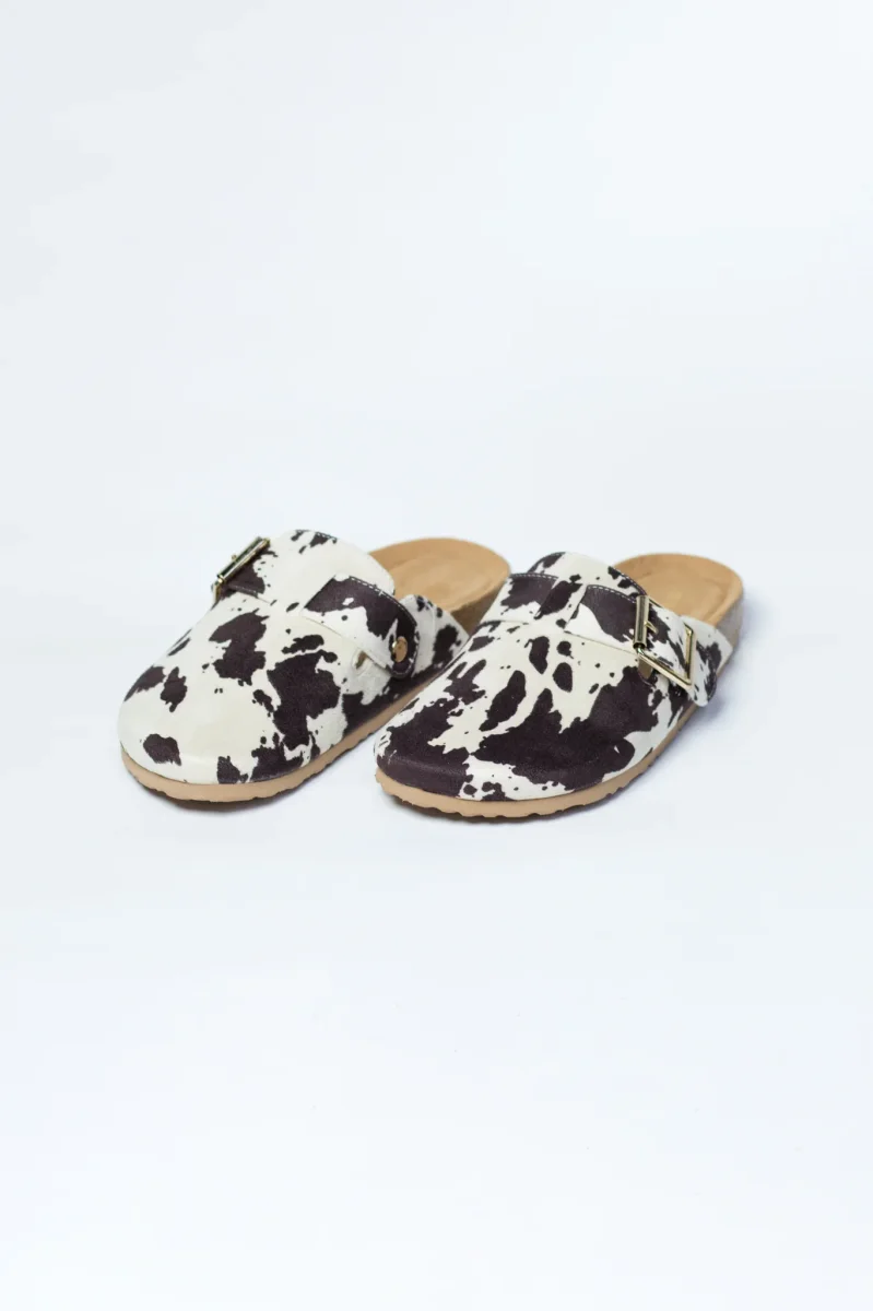 Zuecos Hebilla Cow Print Tendencia Plus-Friendly Statement - Imagen 4