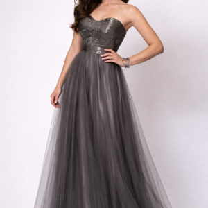 Vestido con falda de Tul y cuerpo de Pedrería.
