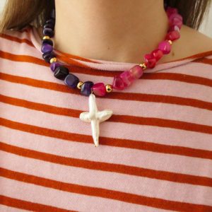 Collar Cruz Violeta Rosa