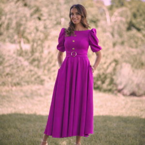 Vestido corto midi de fiesta en crepé con manga abullonada.