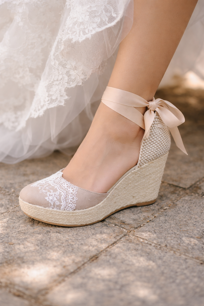 Cuñas o Alpargatas de Novia Cerrada en color arena