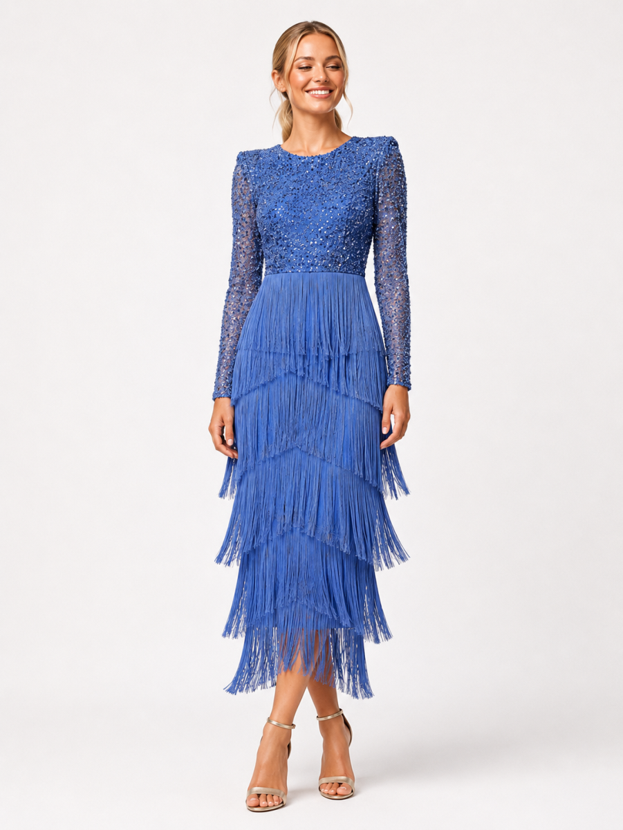 Vestido corto midi de invitada y madrina en encaje con falda de flecos.