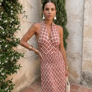 Vestido Elegante con Diseño de Hombros Descubiertos