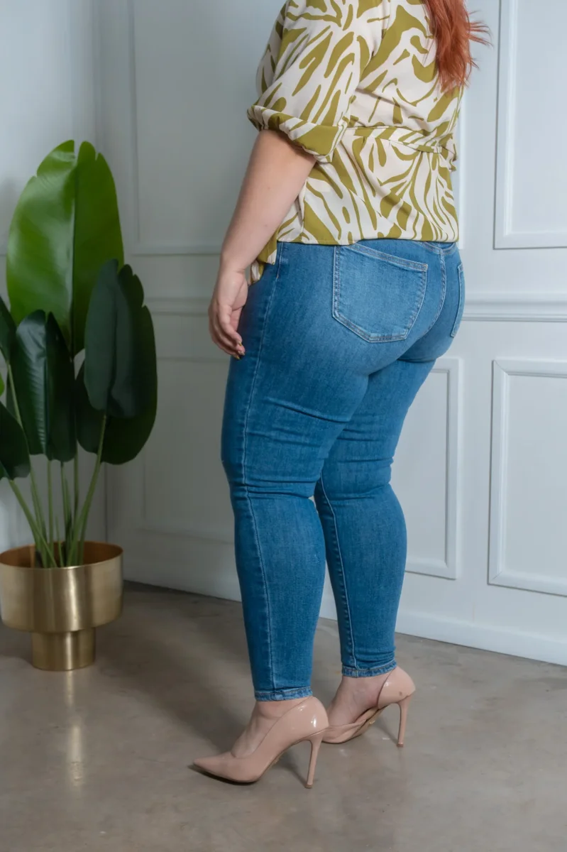 Jeans Curvy Skinny Deslavado Claro Estilo Limpio Moderno - Imagen 5