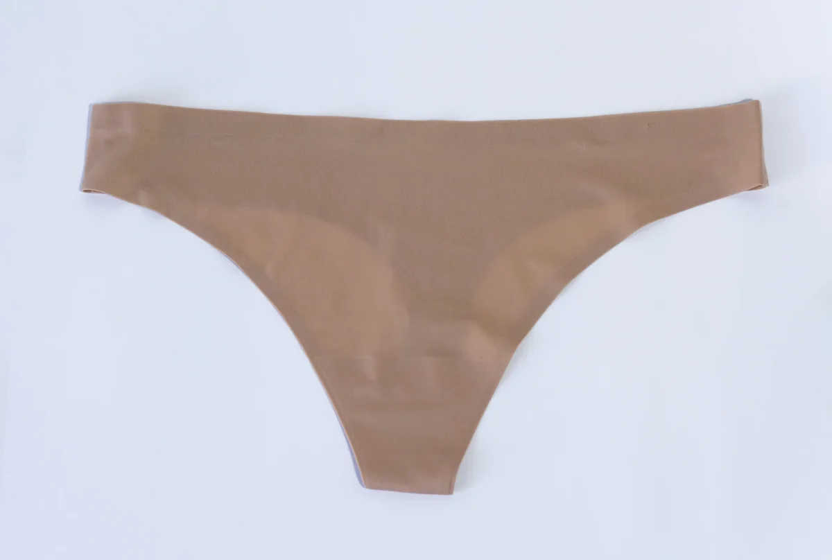 Tanga Curvy Sin Costura Invisible Beige Negro Tallas Extras - Imagen 3