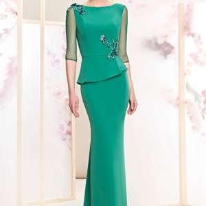 Vestido largo de Madrina con mangas de tul.