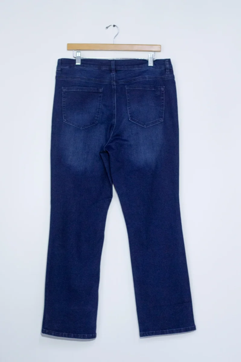 Jeans Campana Curvy Liso Oscuro Silueta Flare - Imagen 5