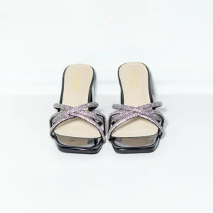 Zapatilla con Piedras Decorativas Plus-Friendly Statement Chic