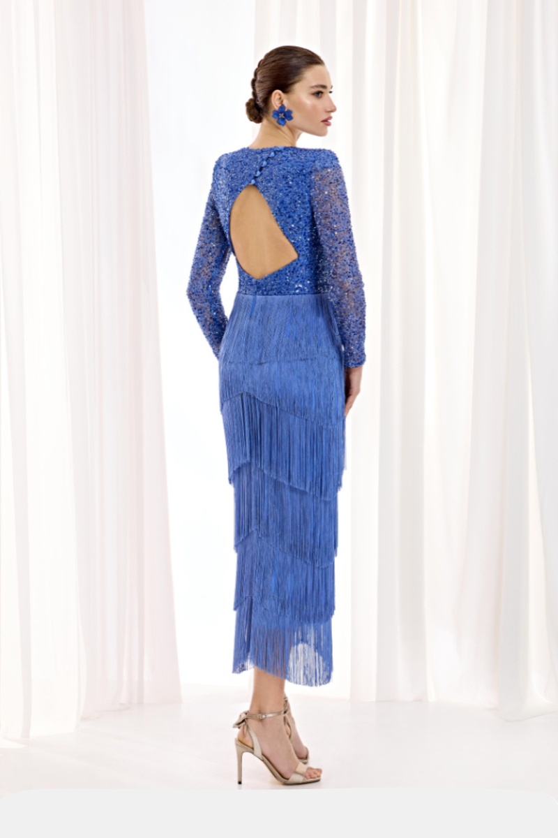 Vestido corto midi de invitada y madrina en encaje con falda de flecos. - Imagen 3